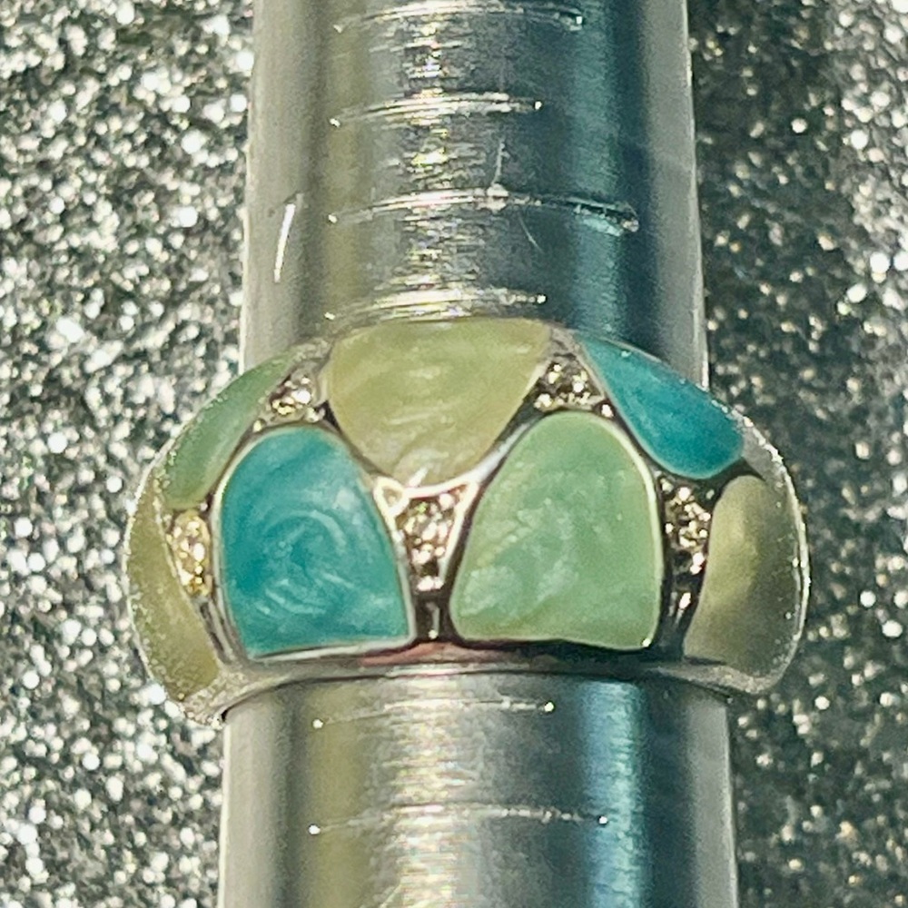 Beautiful Avon ring with turquoise tones enamel and tiny rhinestone.